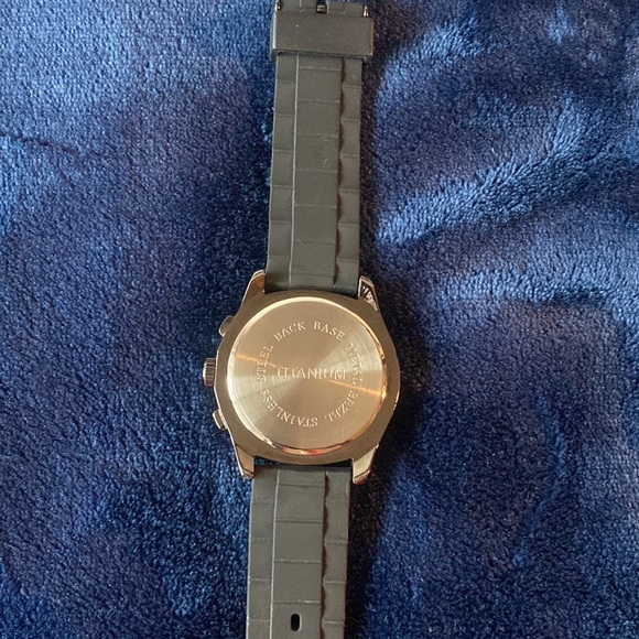 Titanium Quartz Watch (needs new batteries) - Picture 3 of 5